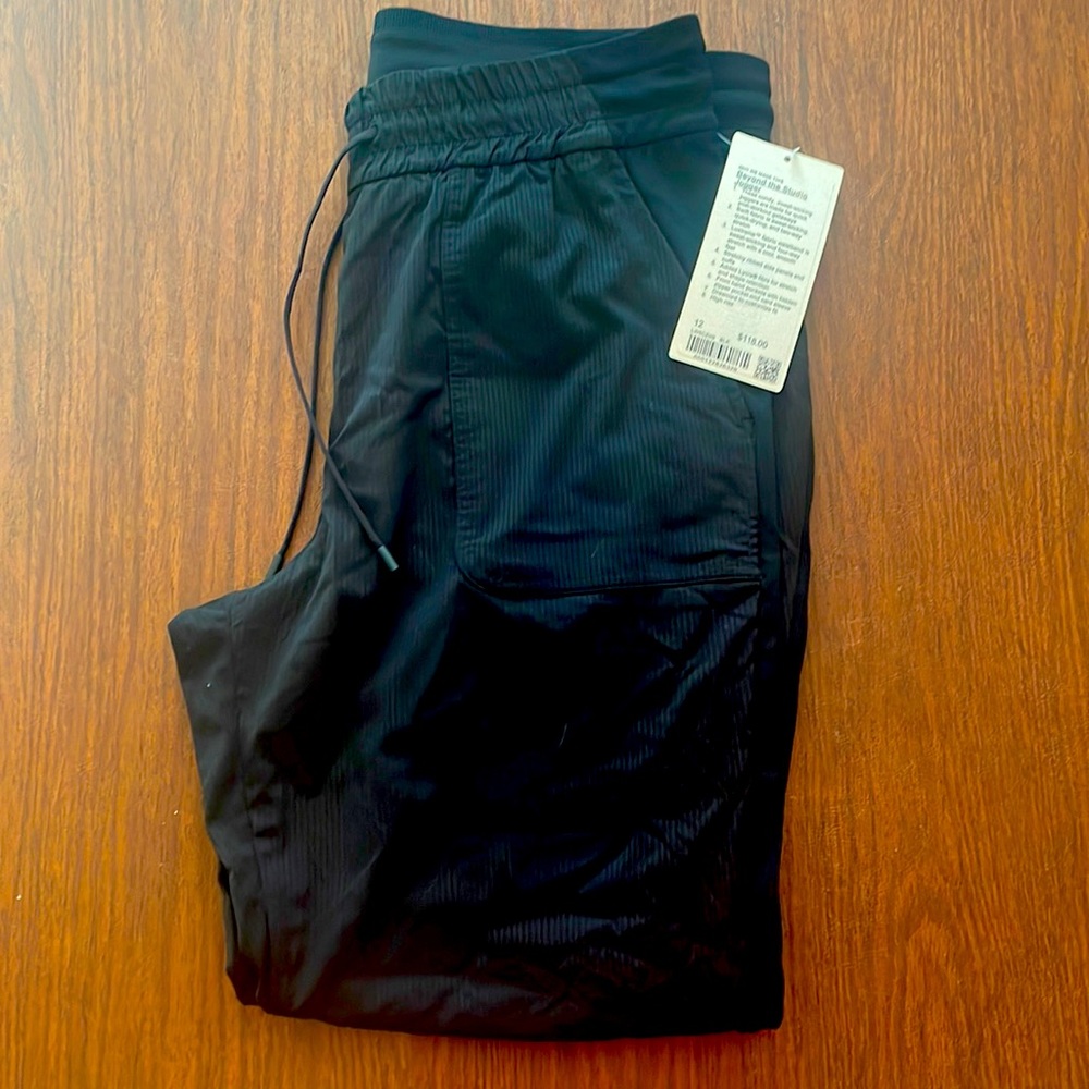 Lululemon beyond the studio jogger women’s size 12 BNWT